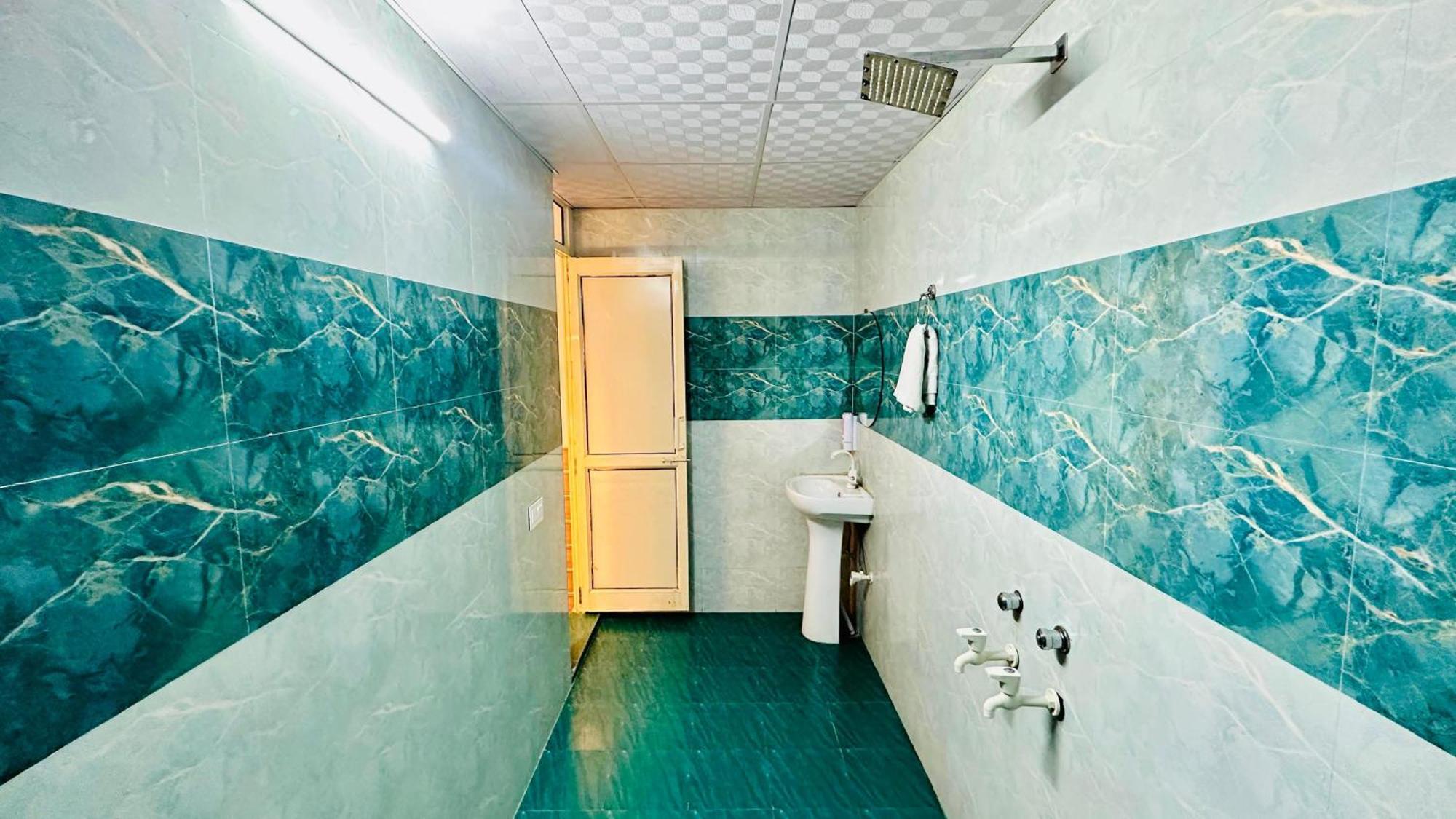 Dr White House - Noida Sector 18 Hotel Exterior photo