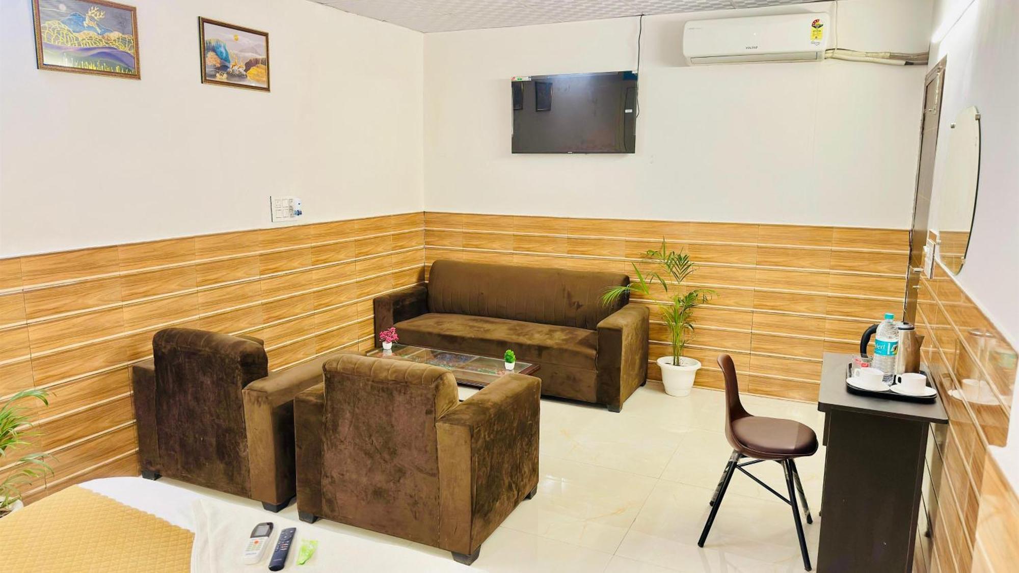 Dr White House - Noida Sector 18 Hotel Exterior photo